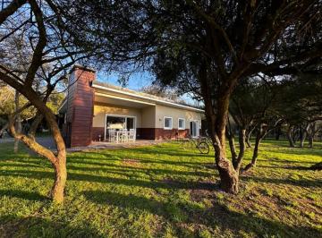 Campo · 75m² · 4 Ambientes · Chacra en Alquiler Temporario - 3 Dorm. 2 Baños - Pinamar
