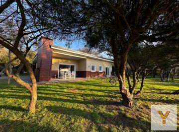 Campo · 75m² · 4 Ambientes · Chacra en Alquiler Temporario - 3 Dorm. 2 Baños - Pinamar