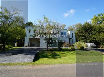 Casa · 330m² · 5 Ambientes · 2 Cocheras · Casa en Venta 5 Ambientes en Santa Ana