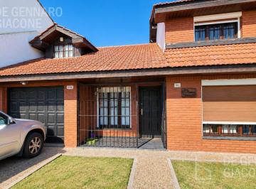 Casa · 170m² · 4 Ambientes · 2 Cocheras · Casa en Parque Luro