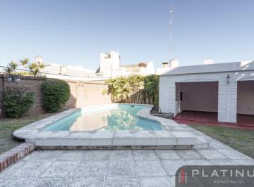Casa · 405m² · 5 Ambientes · 1 Cochera · Casa en Venta de 4 Dorm. con Pileta y Cochera - Barrio Catedral, San Francisco