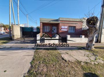 Casa · 80m² · 3 Ambientes · 1 Cochera · Casa en Calle 52 Bis y 17.