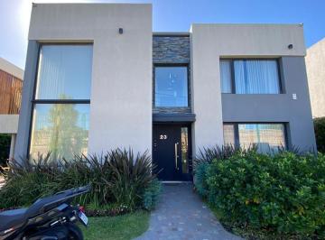 Casa · 279m² · 5 Ambientes · 5 Cocheras · Santilli - Brisas de Adrogue - Soler 580