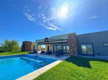 Casa · 128m² · 4 Ambientes · 6 Cocheras · Casa en Venta en Comarcas de Luján San Roque.