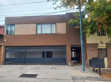 Casa · 3 Ambientes · 1 Cochera · Casa en Godoy Cruz