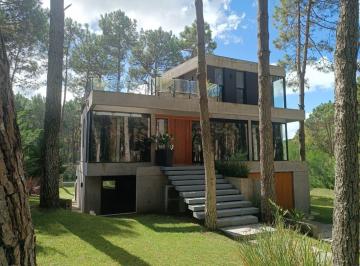 Casa · 370m² · 6 Ambientes · 2 Cocheras · Casa en Venta en Villarobles, Barrio Albatros, Fondo a La Laguna