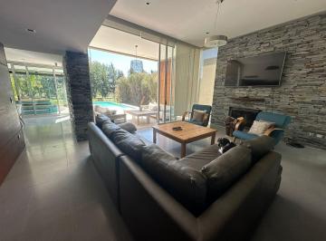 Casa · 280m² · 4 Dormitorios · Casa en Alquiler, Lomas de City Bell, La Plata