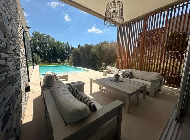 Casa · 280m² · 4 Dormitorios