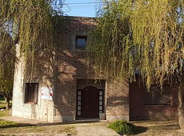 Casa · 190m² · 4 Ambientes · 1 Cochera · Linda Casa de 3 Dorm., Calle 102 y 109.