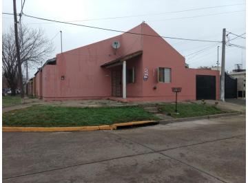 Casa · 85m² · 3 Ambientes · 1 Cochera · Venta o Permuta. casa en Calle 38 y 45, 3 Dorm..