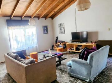 Casa · 155m² · 5 Ambientes · 1 Cochera · Venta Casa en Godoy Cruz Apta a Credito 4 Ambientes