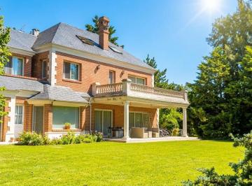 Casa de 10 ambientes, Berazategui · Venta - Casa en Abril Club de Campo - Atencion!