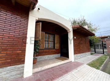 Casa · 178m² · 5 Ambientes · 2 Cocheras · Casa en Venta en Barrio Cerrado en Dorrego
