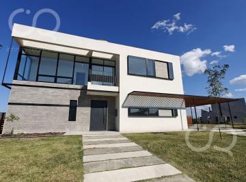 Casa · 175m² · 5 Ambientes · 2 Cocheras · Venta Casa San Sebastián - Área 7