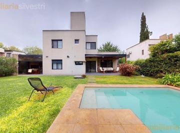 Casa · 212m² · 5 Ambientes · 2 Cocheras · 21 a Entre 458 y 459 City Bell, La Plata - Casa de 3 Dorm. con Parque y Pileta en Venta