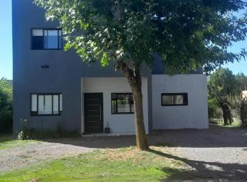 Casa · 167m² · 4 Ambientes · 2 Cocheras · Hermosa Casa de 4 Ambientes en Dos Plantas en La Cañada