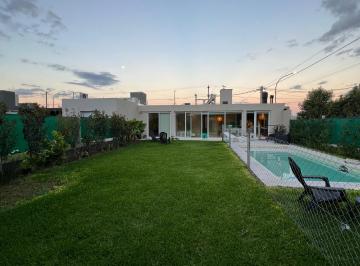 Casa de 6 ambientes, Alta Gracia · Vendo Casa Esquina con Pileta y Quincho en Reserva Tajamar 2 Apta Credito