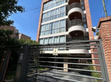 Departamento de 5 ambientes, Morón · Venta: Primer Piso Entero, Cinco Ambientes en Castelar Norte