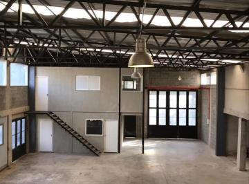 Bodega-Galpón · 300m² · Deposito en Alquiler