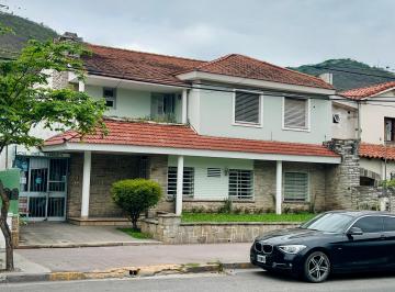 Casa de 5 ambientes, Salta · Residencia de Gran Porte Sobre Av Principal