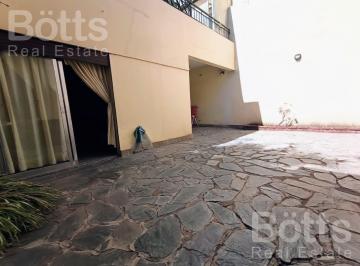 Casa · 250m² · 5 Ambientes · 3 Cocheras · Casa en Venta - 5 Amb - Cochera 3 Autos - Patio - Parrilla - Terraza - a 5 Cuadras de Plaza Irlanda