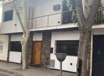 Casa de 7 ambientes, Ciudad de Mendoza · Chalet en Venta C/ Cochera en 5.ª Sección Residencial Sur