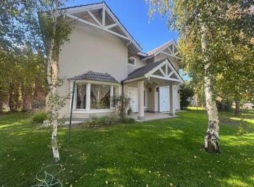 Casa · 255m² · 7 Ambientes · 3 Cocheras · Casa en Alquiler/venta Bº Rincon Club de Campo