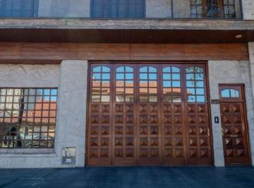 Casa · 110m² · 3 Ambientes · 15 Cocheras · En Venta! Chalet de Dos Pisos Ideal Par Comercio y Vivienda. Barrio Chauvin