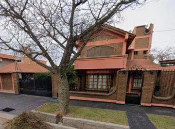 Casa de 6 ambientes, Ciudad de Mendoza · Venta de Casa en Barrio Soberania/ 5 Dormit / 3 Baños / Piscina / Cochera X 2