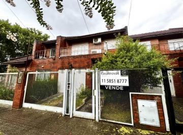 Casa · 44m² · 3 Ambientes · 1 Cochera · Venta Duplex de Dos Plantas con Patio a La Venta en Adrogué