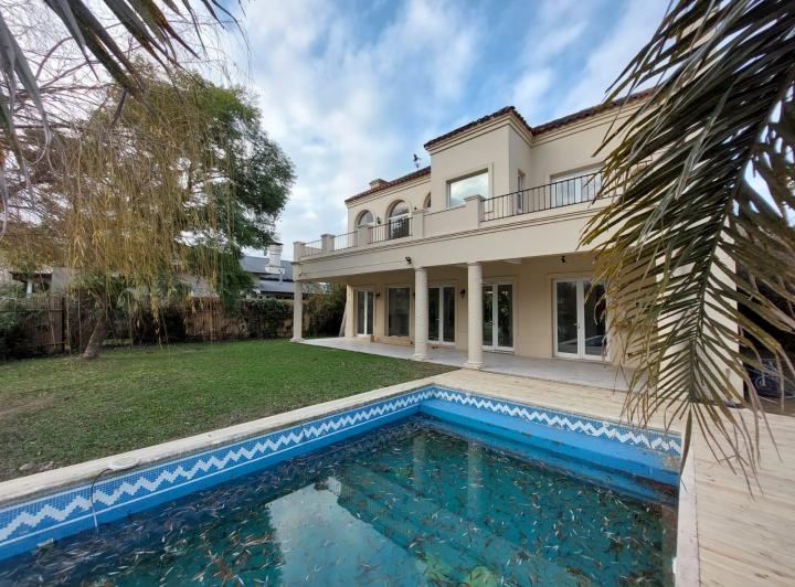 Casa · 460m² · 5 Ambientes · 2 Cocheras