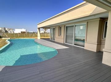 Casa · 350m² · 4 Ambientes · Casa en Venta en Villalobos