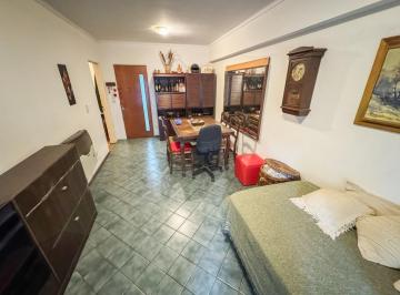 Departamento · 68m² · 4 Ambientes · Departamento en Venta de 3 Dorm. en El Centro de Rosario