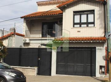 Casa · 231m² · 4 Ambientes · 1 Cochera · Casa 4 Ambientes con Pileta, Galería y Cochera - Quilmes
