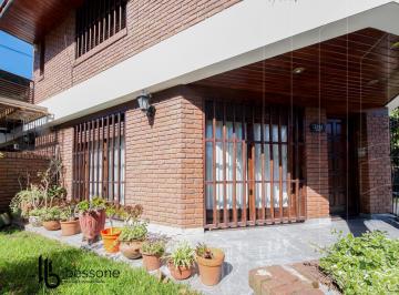 Casa · 143m² · 4 Ambientes · 1 Cochera · Chalet en La Perla