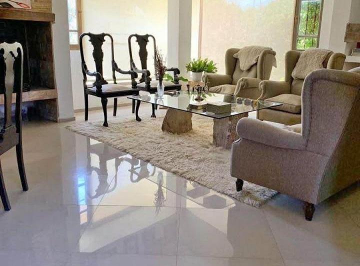 Casa · 180m² · 9 Ambientes · 1 Cochera