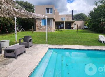 Casa · 330m² · 3 Dormitorios · 2 Cocheras · Hermosa Casa en Venta en 4 Hojas - Mendiolaza
