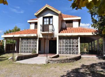 Casa · 180m² · 3 Ambientes · 3 Cocheras · Casa en Venta en Potrerillos