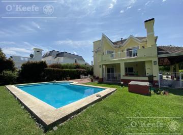 Casa · 258m² · 5 Ambientes · 1 Cochera · Chalet Estilo Clasico en Venta de Cuatro Dorm. en Abril Club de Campo - Apto Credito