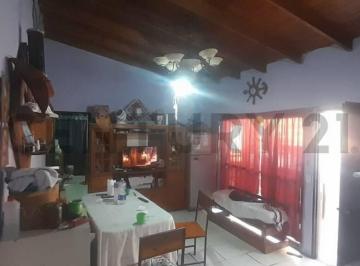 Casa · 90m² · 3 Ambientes · 1 Cochera · Venta de Casa