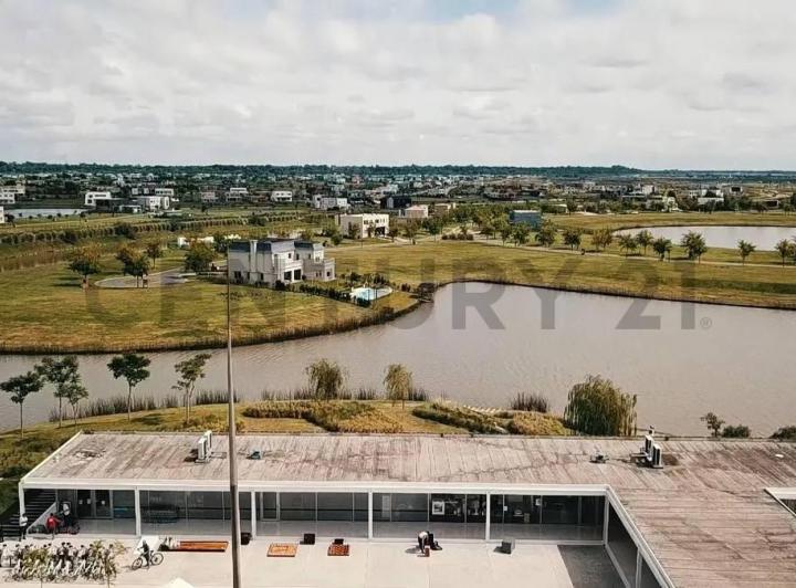 Terreno · 685m²