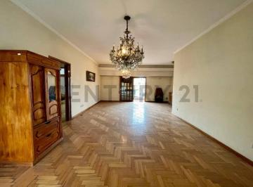 Departamento · 375m² · 4 Ambientes · Venta de Departamento 4 Ambientes y Dos Locales