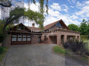 Casa · 450m² · 7 Ambientes · 5 Cocheras · Casa en Venta 7 Ambientes con Pileta Lote Central en San Diego C. C