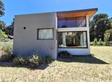 Casa · 95m² · 4 Ambientes · Casa en Venta
