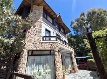 Casa · 341m² · 3 Ambientes · Cabañas y Duplex en Alquiler en Complejo Vitraux en Mar de Las Pampas.