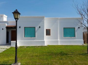 Casa · 140m² · 4 Ambientes · 2 Cocheras · Casa en Venta en San Sebastián Pilar – Área 10 Nuestra Señora de Fátima – 4 Ambientes con Jardín Pil