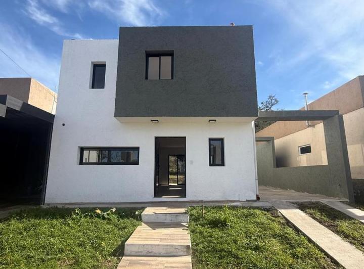 Casa · 156m² · 5 Ambientes · 2 Cocheras