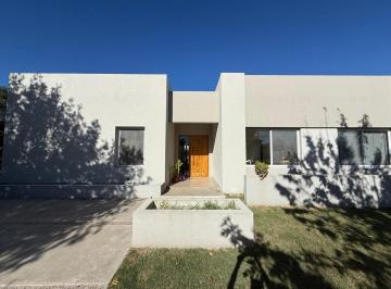 Casa · 165m² · 5 Ambientes · Casa en El Canton - Puertos