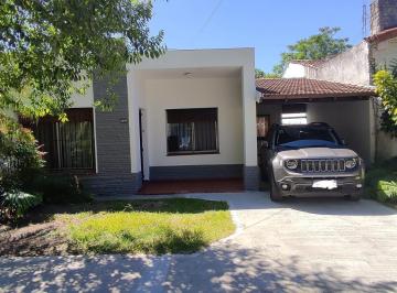 FRENTE · Casa en Venta 4 Ambientes en Adrogue Cercana Al Centro Comercial