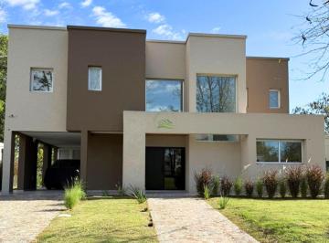 Casa de 5 ambientes, Berazategui · Casa a Estrenar en Venta en Fincas de Hudson